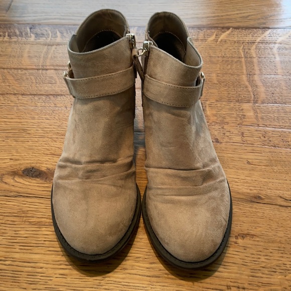 Dr. Scholl's Shoes - Dr Scholls light beige suede booties